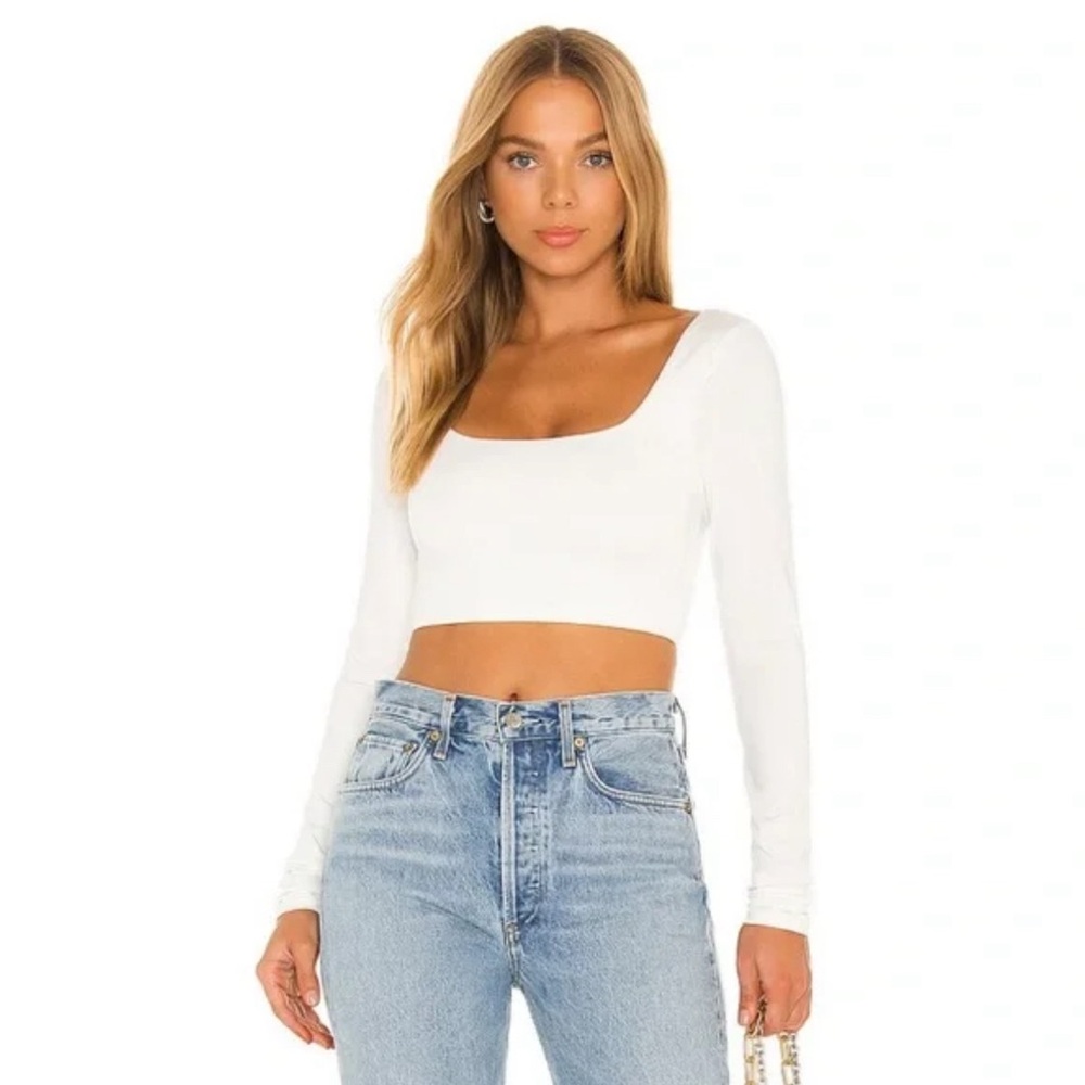 NWT🤍Revolve H:ours Hibi Crop Top